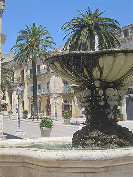 Ragusa Ibla : fontaine