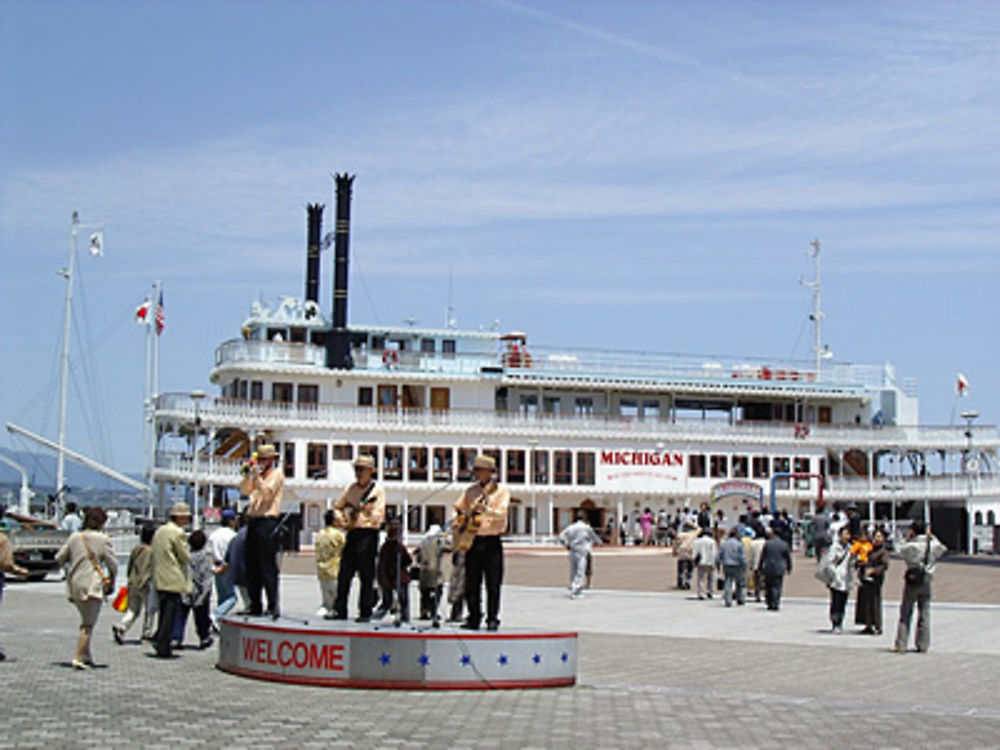 Un orchestre de jazz et un steamboat égarés au Japon