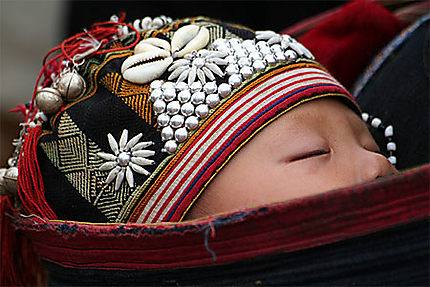 Enfant Hmong endormi