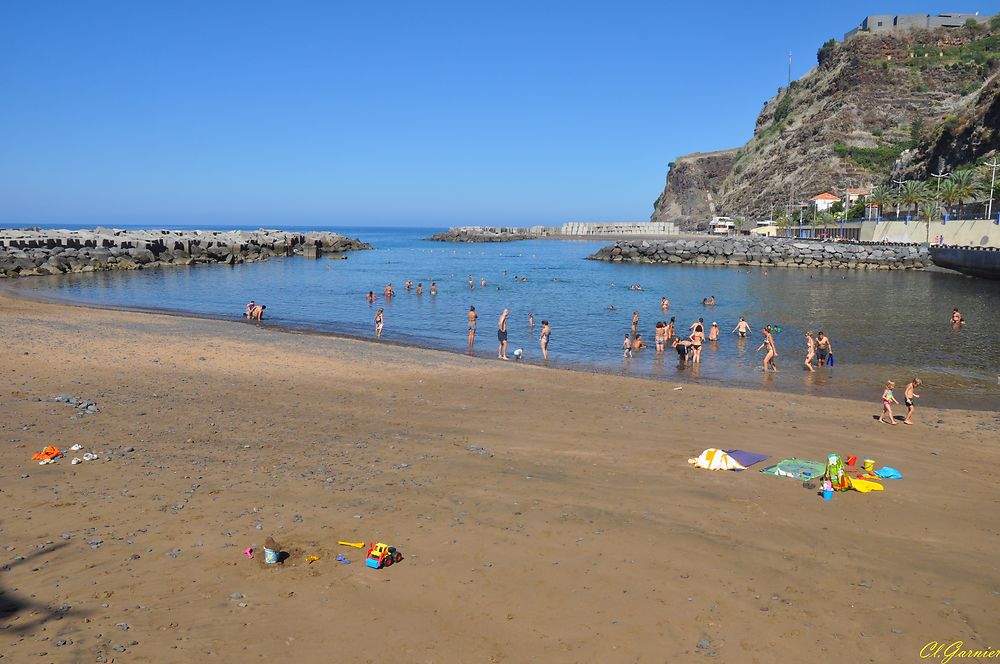 Plage artificielle - Sable importé du Maroc