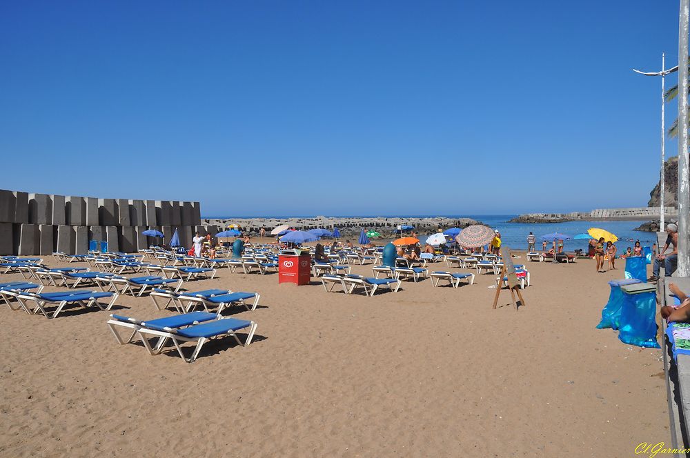 Plage artificielle - Sable importé du Maroc