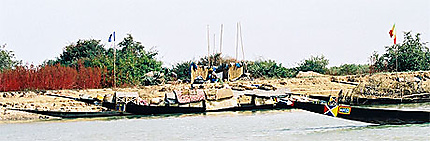 Pirogues sur le fleuve Niger