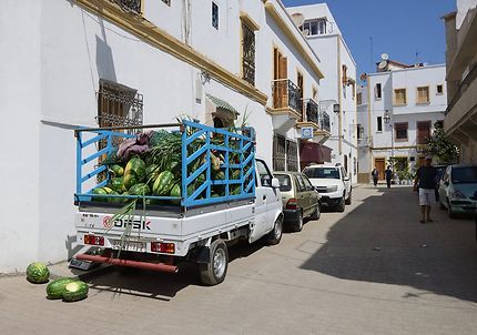 Arrivage de fruits dans la Médina de Rabat