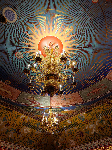 Somptueux plafond à Moscou