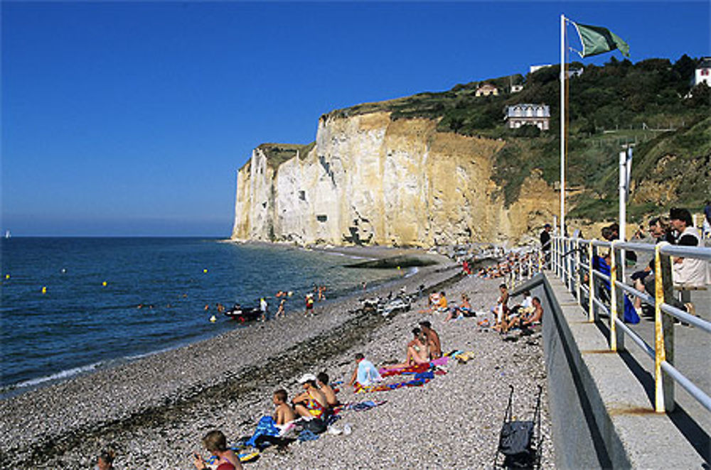 Falaise et plage, St-Pierre-en-Port