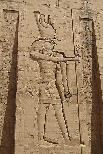 Bas relief du Dieu Horus