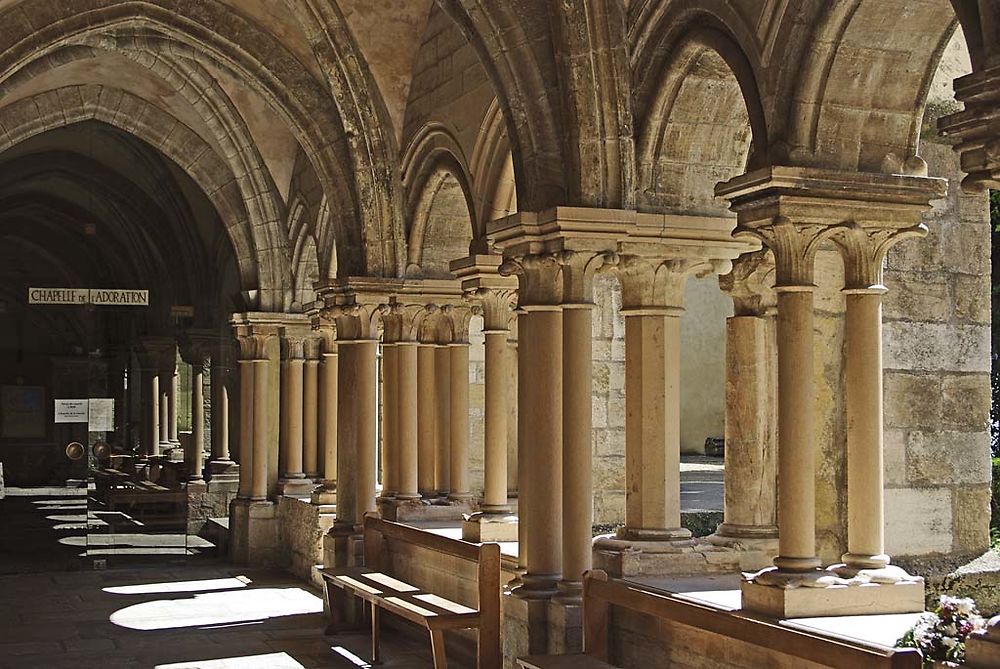 Le cloître de la Collégiale Notre-Dame