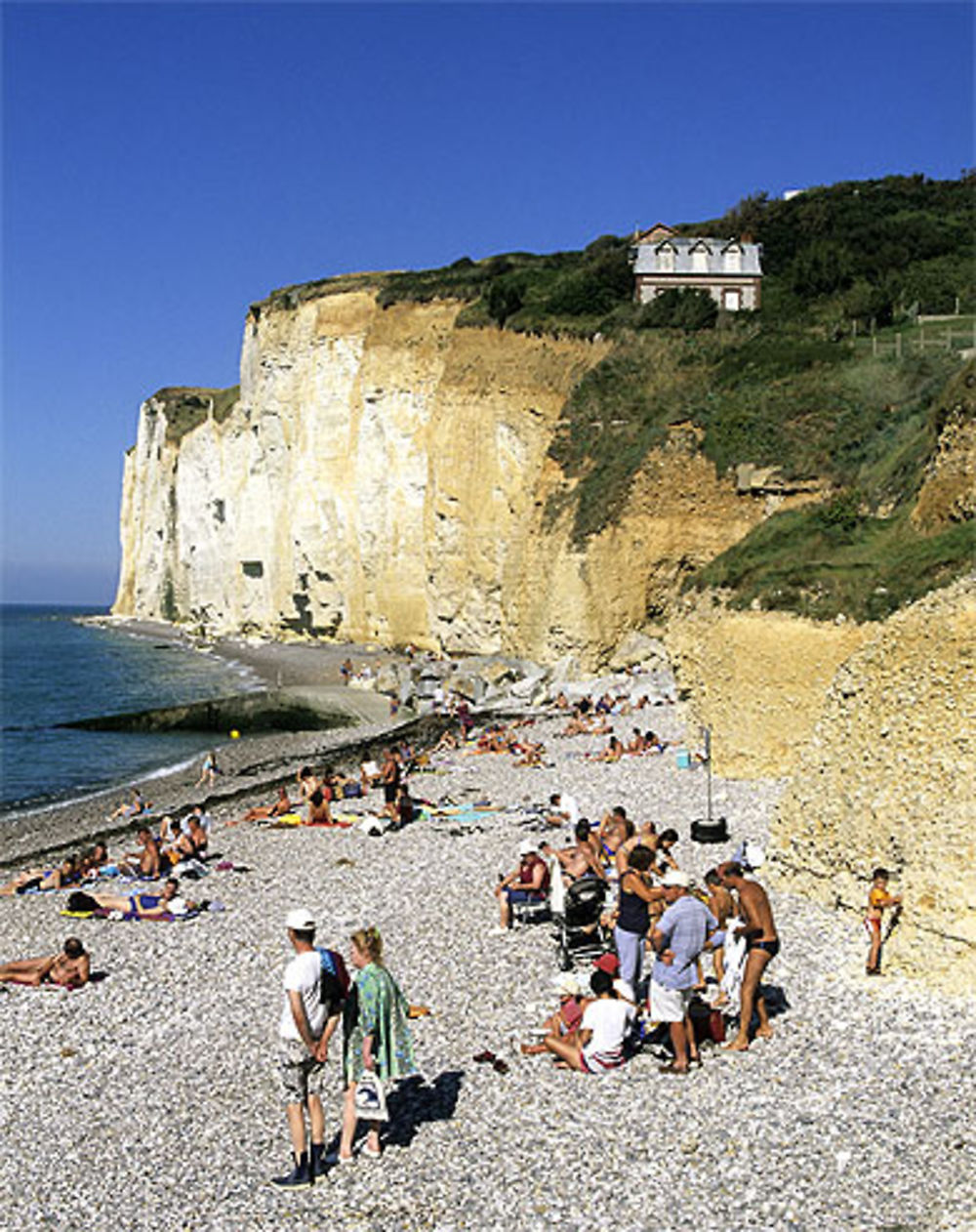 Falaise et plage, St-Pierre-en-Port