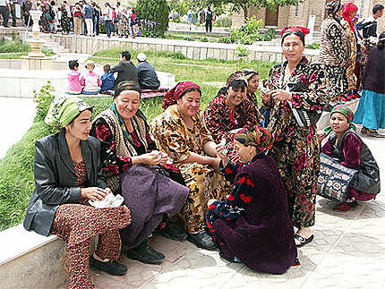 Pause près de la mosquée de Nurata