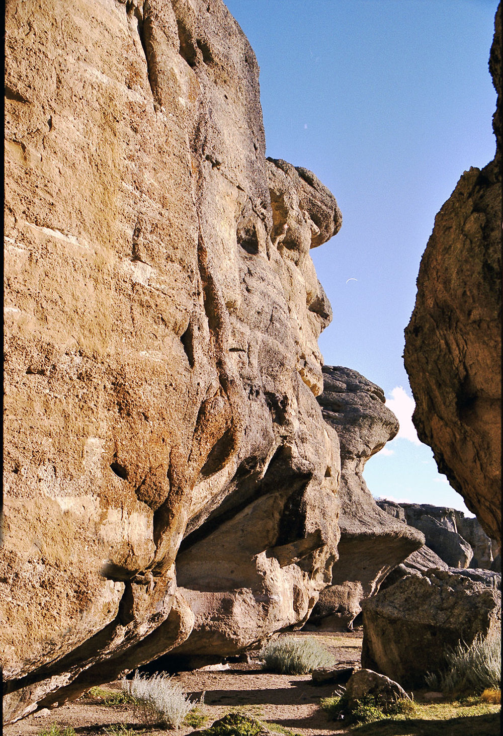 Promenade dans les grottes de Walichu