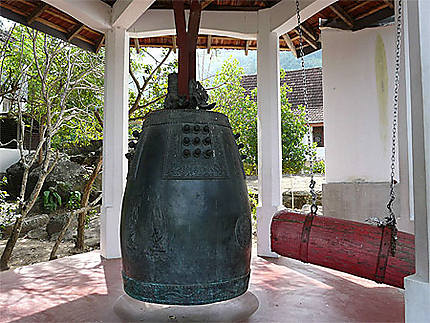 Gong du monastère troglodytique d'Aluvihara