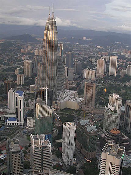 Les Tours Pétronas vues depuis la tour TV de Kuala Lumpur