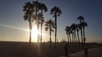 Santa Monica Beach Au Coucher De Soleil Plages Mer