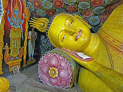 Bouddha couché à Aluvihara