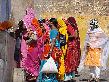 Femmes indiennes vêtues de Sari