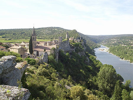 Aiguèze et la sortie des Gorges de l'Ardèche