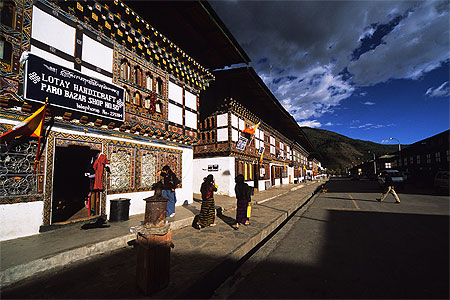 Centre ville de Paro, heure de pointe! Centre ville de Paro, heure de pointe!