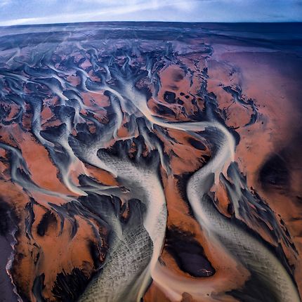 Photo aérienne du delta d'une rivière glaciaire