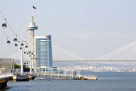 Téléphérique et pont et tour Vasco de Gama Téléphérique et pont et tour Vasco de Gama