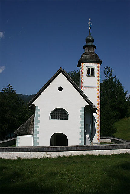 Eglise près du lac