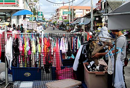 Petit marchand à Pattaya