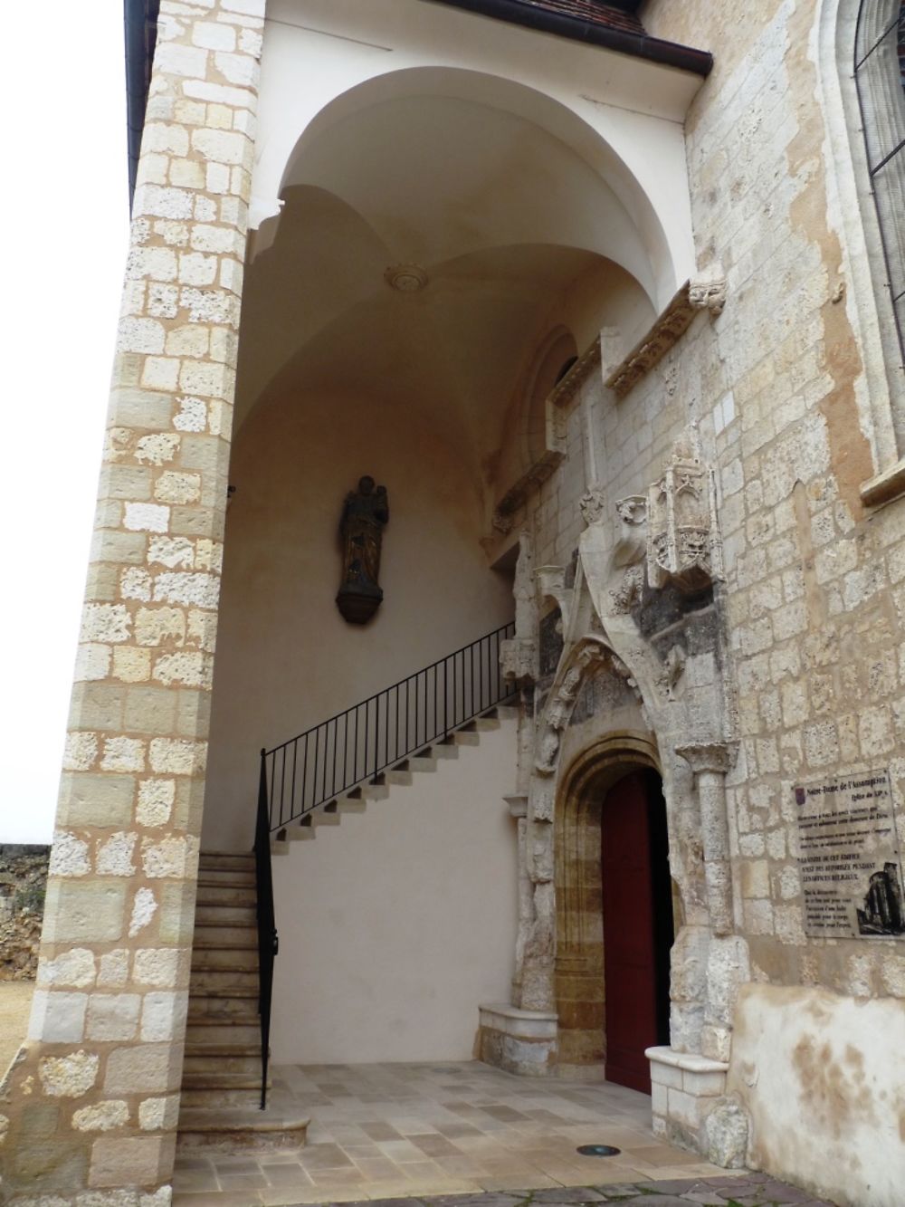 Porche de l'église Saint André