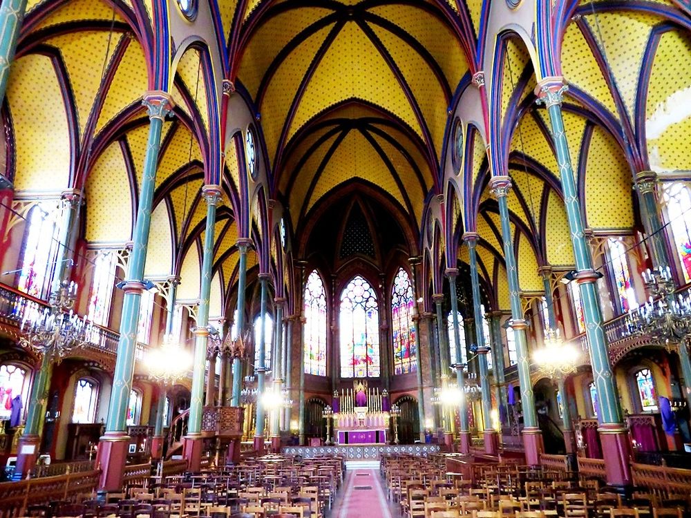 La nef de l'Église Saint-Eugène-Sainte-Cécile