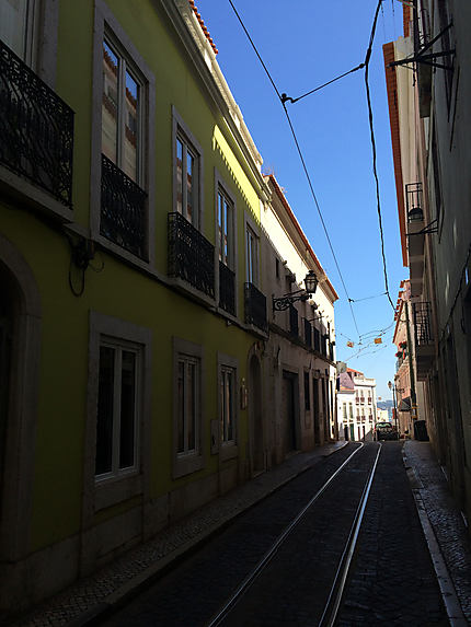 Étroite ruelle dans Lisbonne 