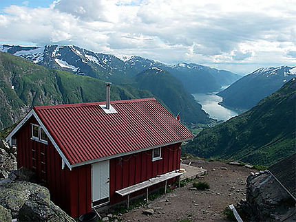 Vue sur le fjord de Fjaerland