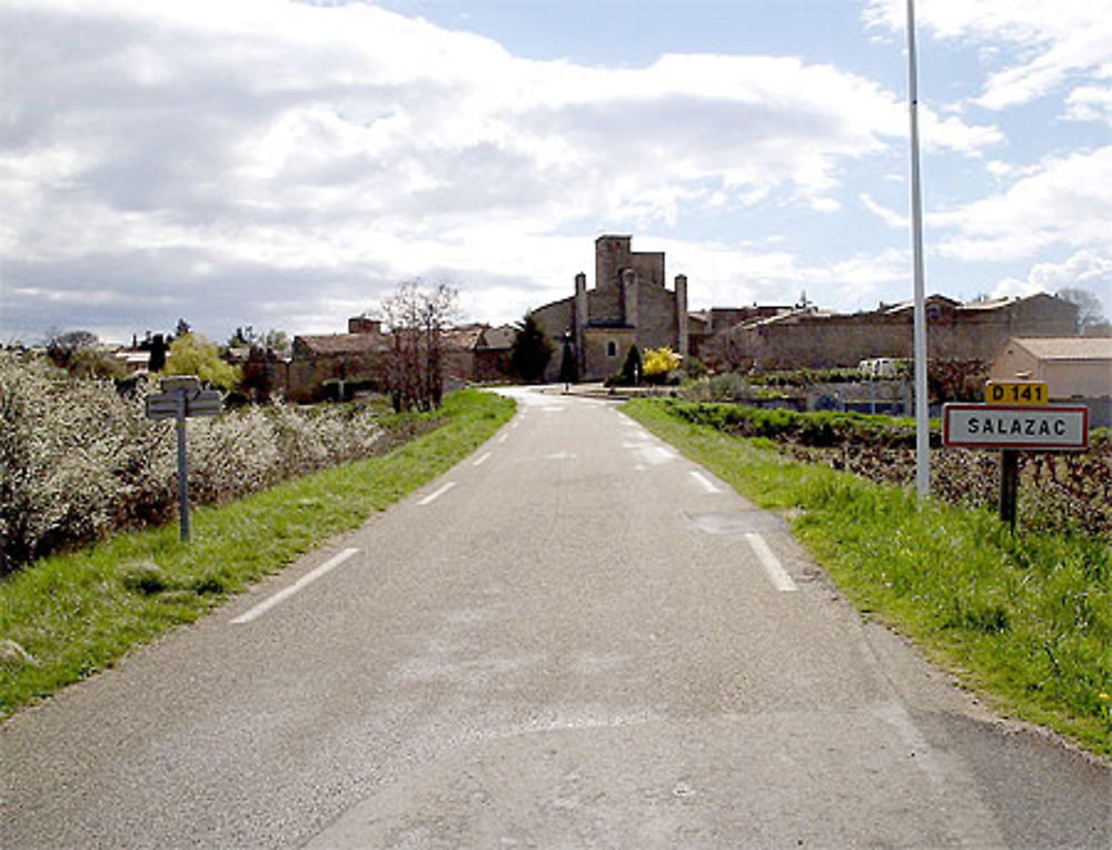 Salazac, église-rempart du 11ème