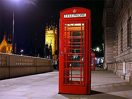 Phone Box By Night London Parliament Nuit Houses Of Parliament Mayfair Victoria Pimlico Westminster Et Saint James S Park Londres Routard Com