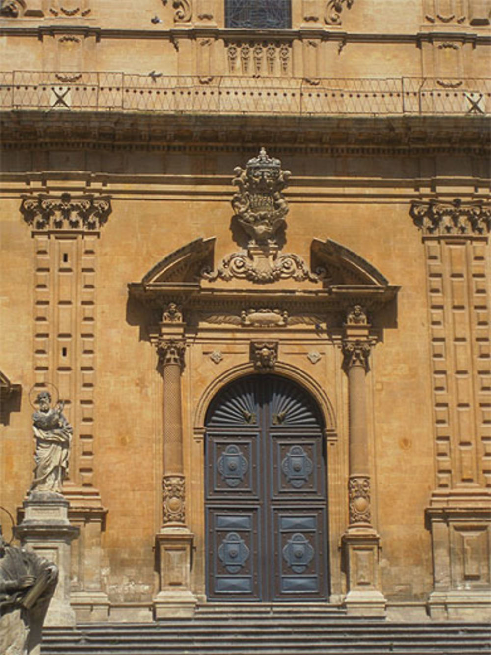 Modica : porte de la Chiesa di San Pietro