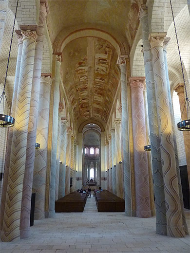 Intérieur de l'abbaye de Saint-Savin-sur-Gartempe Intérieur de l'abbaye de Saint-Savin-sur-Gartempe