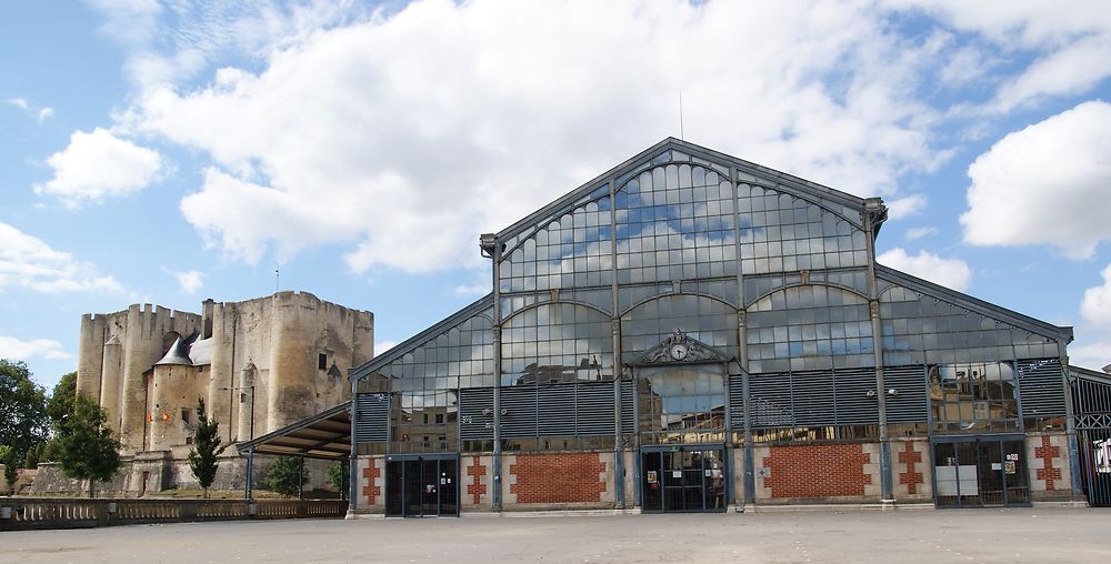 Les halles et le donjon