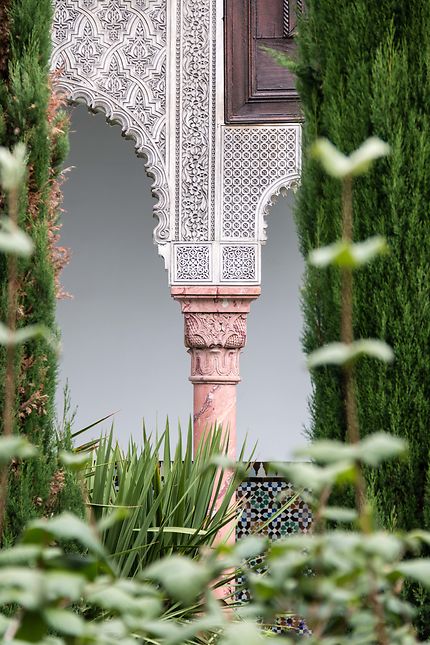 Grande Mosquée, joli pilier dans le jardin