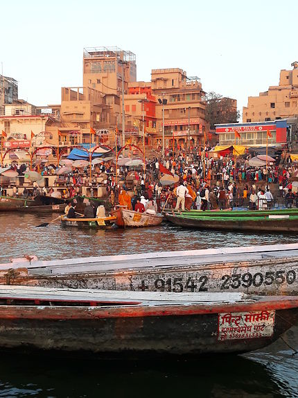 Lever de soleil sur le Gange à Varanasi