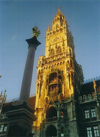 La Marienplatz sous ses plus belles couleurs! La Marienplatz sous ses plus belles couleurs!