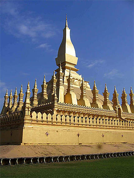 Pha That Luang (grand stupa doré)