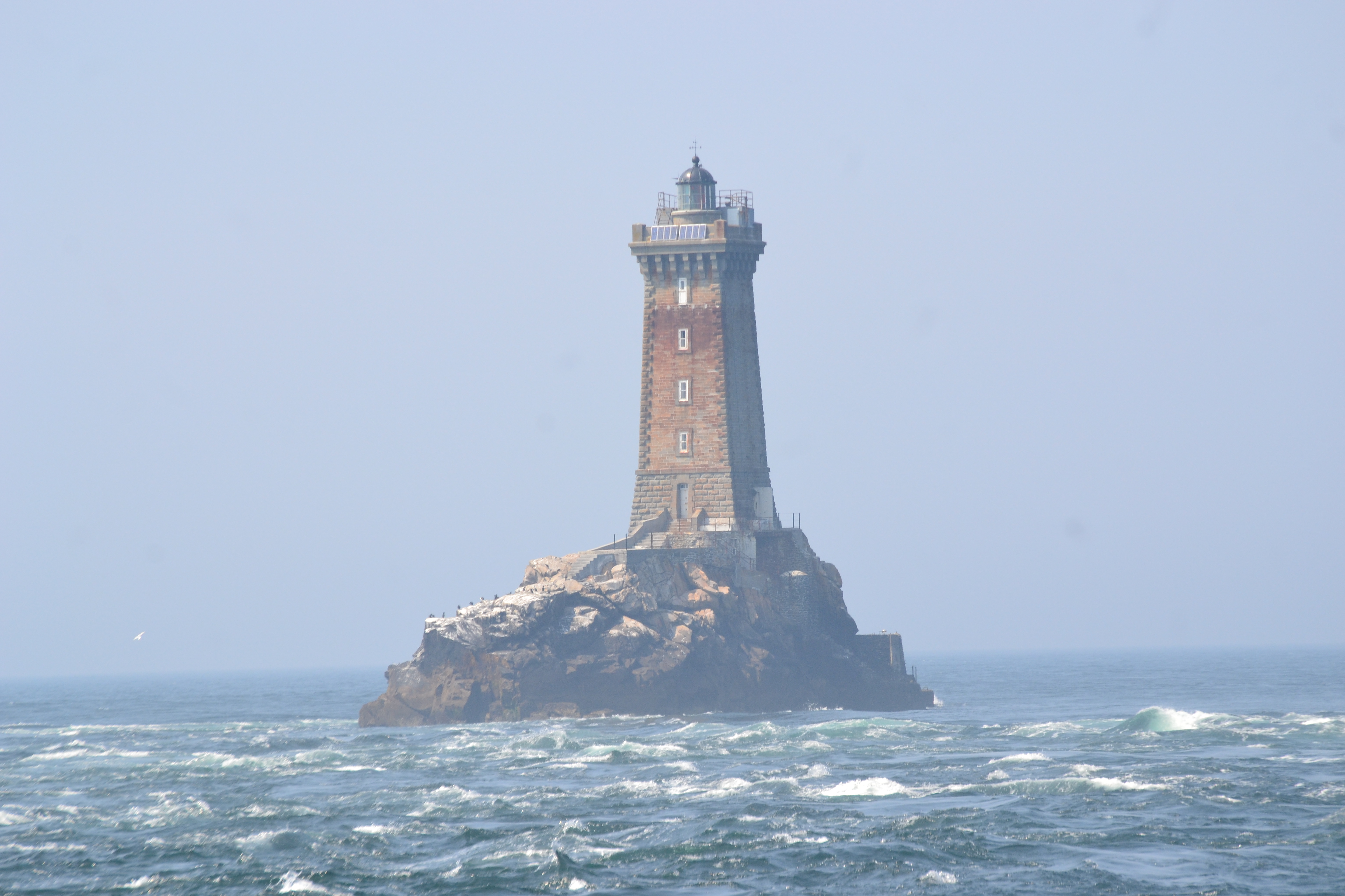 Phare dans la brume, Pointe du Raz Phare dans la brume, Pointe du Raz