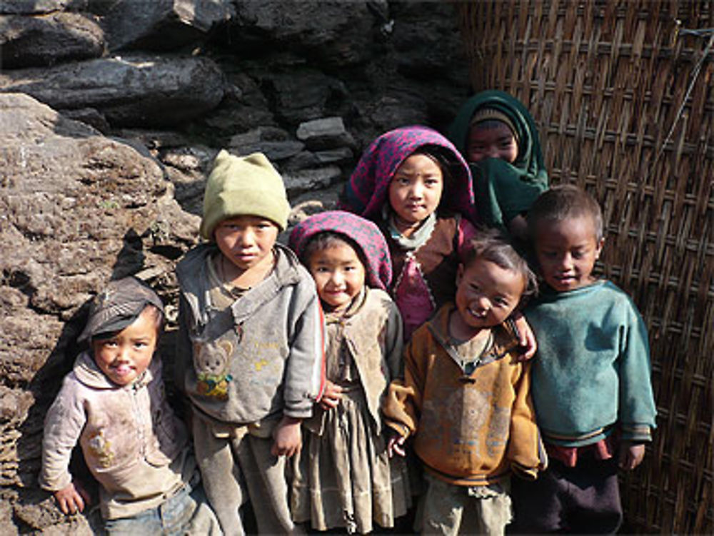 Jeunes enfants du village de Singla