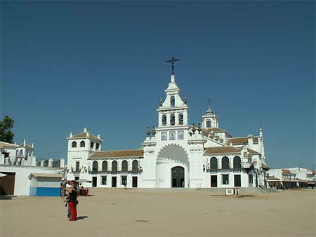 El Rocio (à 80 kms au sud de Séville) village envahi par le sable ...(Andalousie) El Rocio (à 80 kms au sud de Séville) village envahi par le sable ...(Andalousie)