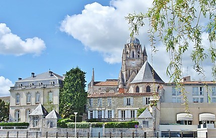 Cathédrale St-Pierre du XII - XVII