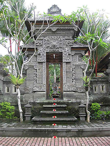 Temple du côté de Campuan