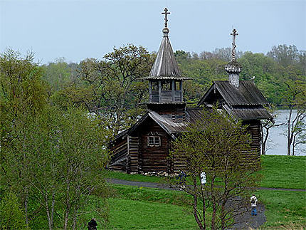 Eglise au bord du lac
