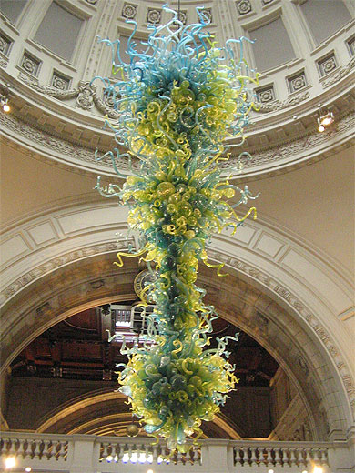Superbe lustre au V&A Superbe lustre au V&A