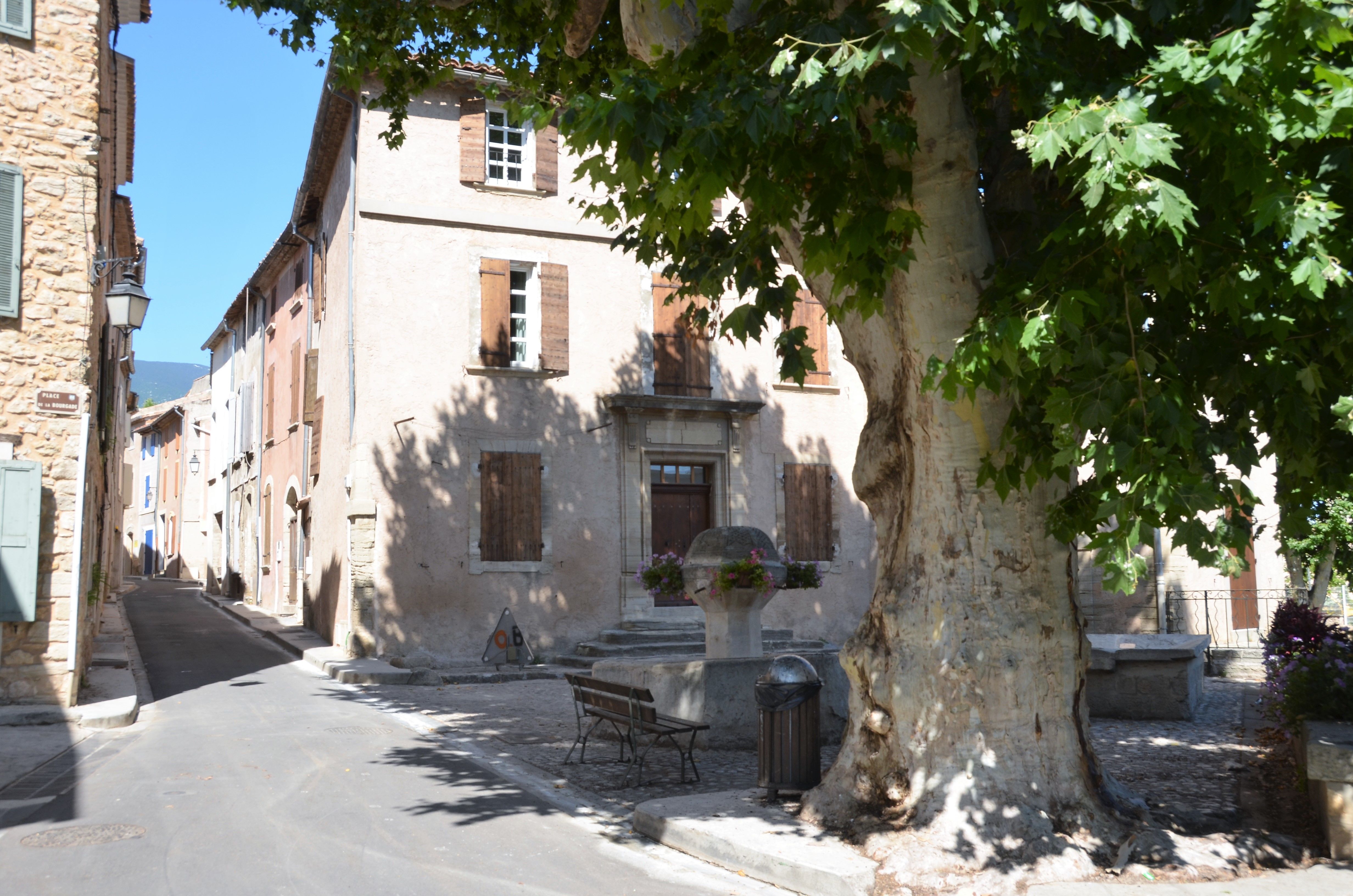 Village de Bédoin dans le Vaucluse en Provence