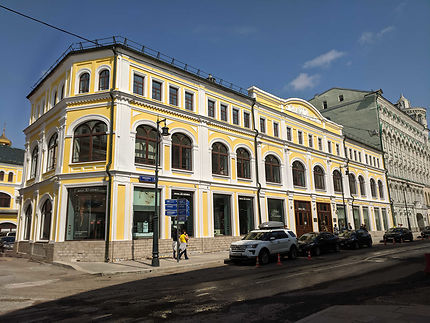 Bâtiment jaune à Moscou