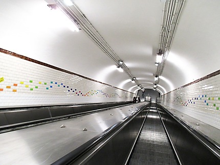 Station de métro Place des Fêtes