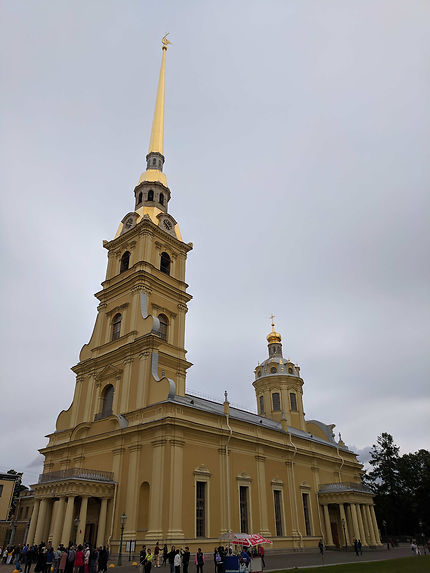 Cathédrale dorée à Saint-Pétersbourg