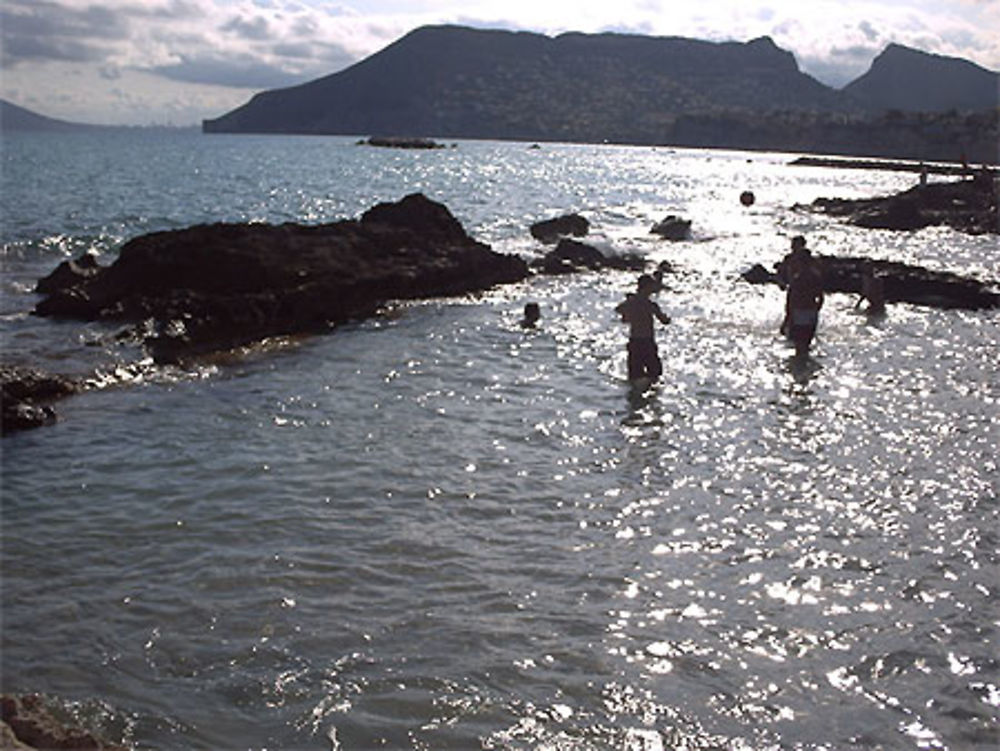 Piscine d'eau de mer à Calpe